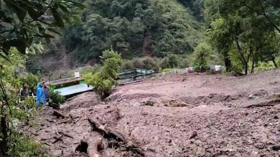 चमोली अचानक बादल फटने से कई घर क्षतिग्रस्त