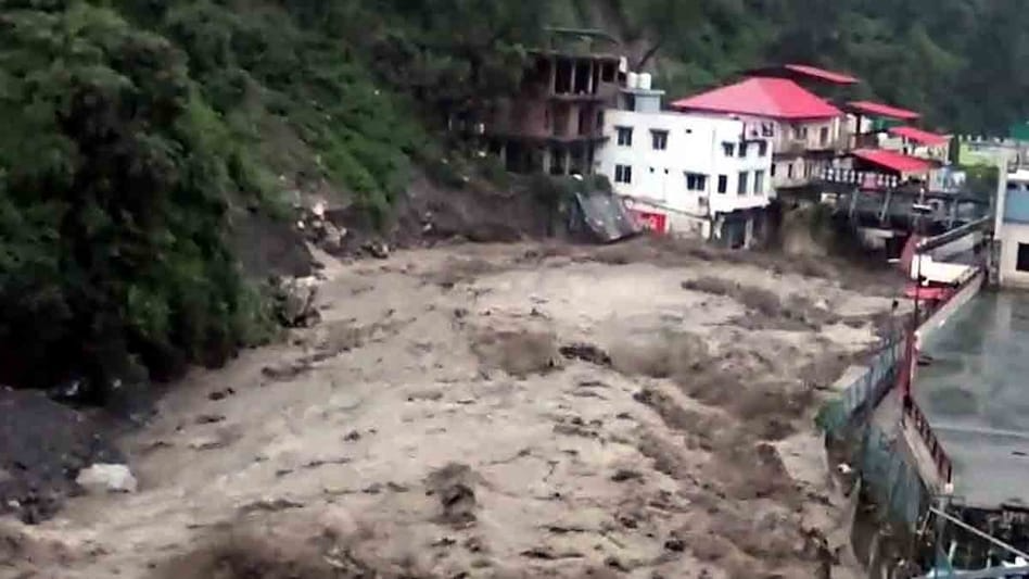 देहरादून में बादल फंटा, अलर्ट जारी