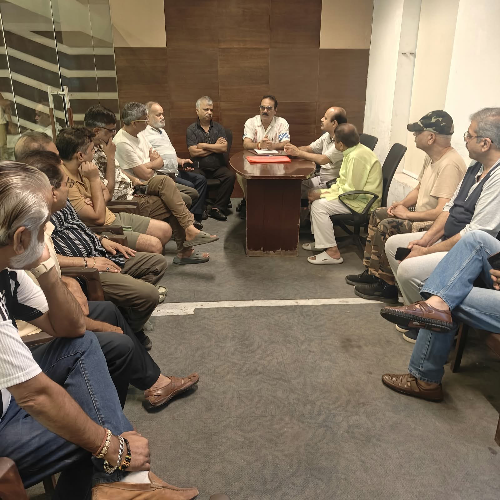 Retired Additional Director of Prosecution (UP Government) और Vats Legal Associates के Advocate N.K. Tyagi (Naresh Tyagi) ने जर्नलिस्ट इंडिया से बातचीत में बताया कि